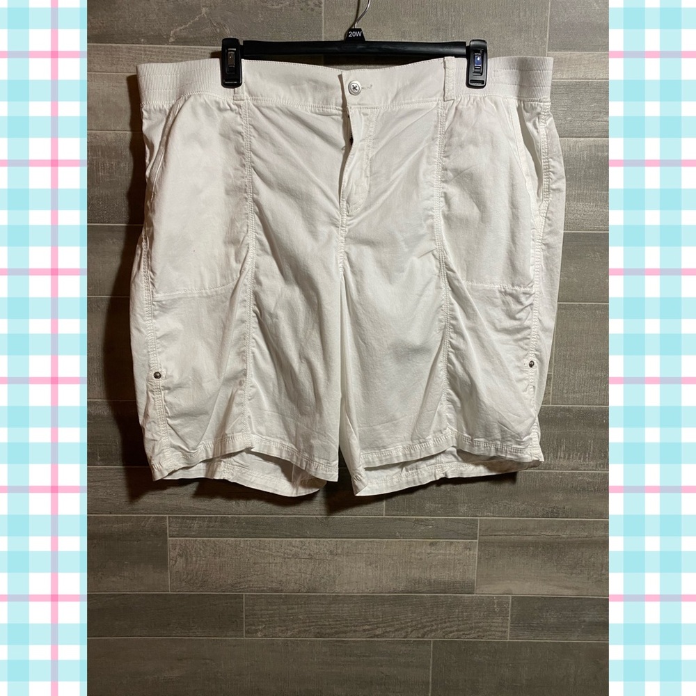 NWT White EVRI Bermuda’s 20